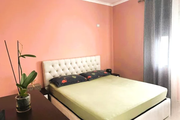 Shtepi ne shitje Apartament ne Tirane, 2+1, Mobilimi E mobiluar, Pagesa 158,000  Euro.