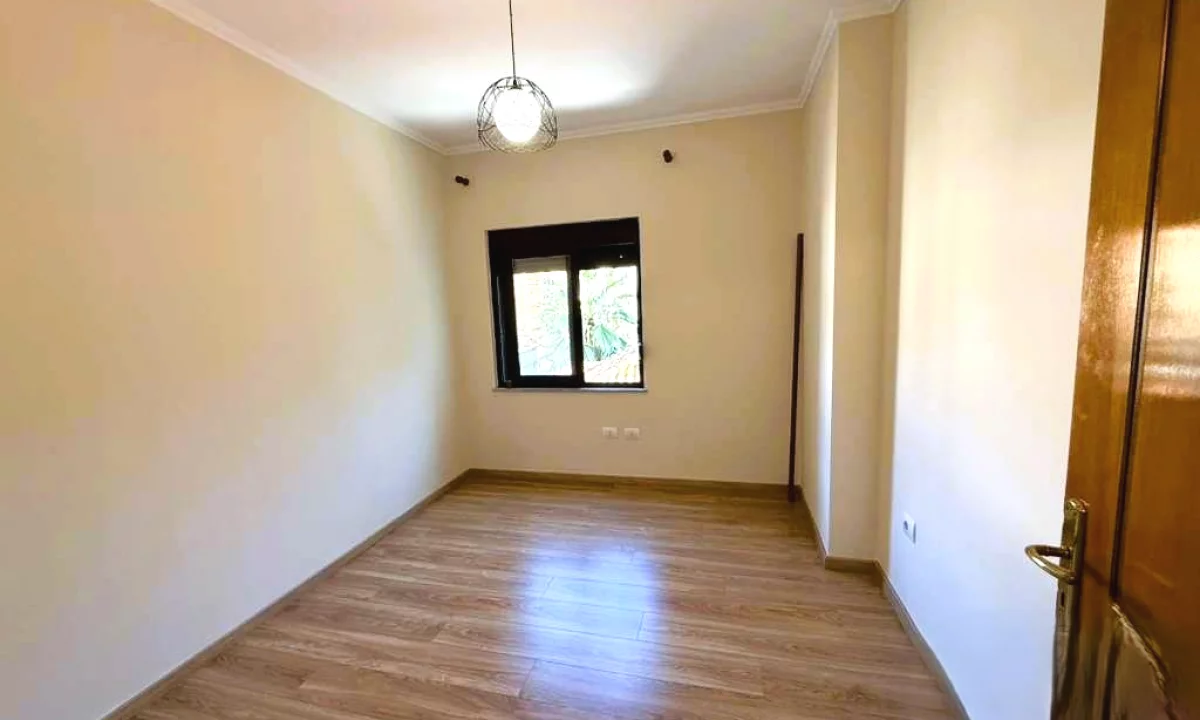 KOMUNA E PARISIT, APARTAMENT ME QIRA PER ZYRA!