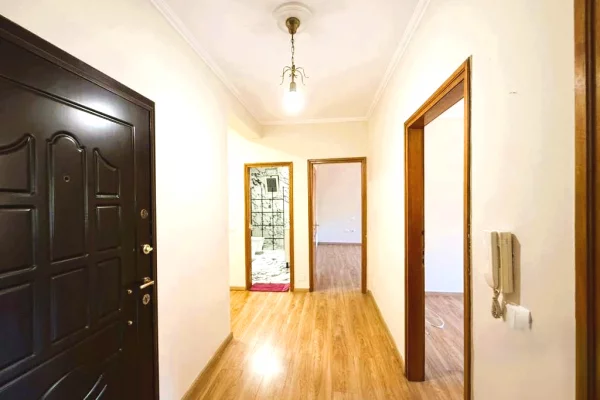 Business Property for Rent 3+1 in Tirana - 600 Euro