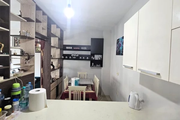 Shtepi ne shitje Apartament ne Tirane, 1+1, Mobilimi E mobiluar, Pagesa 120,000  Euro.