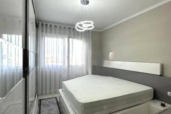 Shtepi ne shitje Apartament ne Tirane, 2+1, Mobilimi E mobiluar, Pagesa 155,000  Euro.