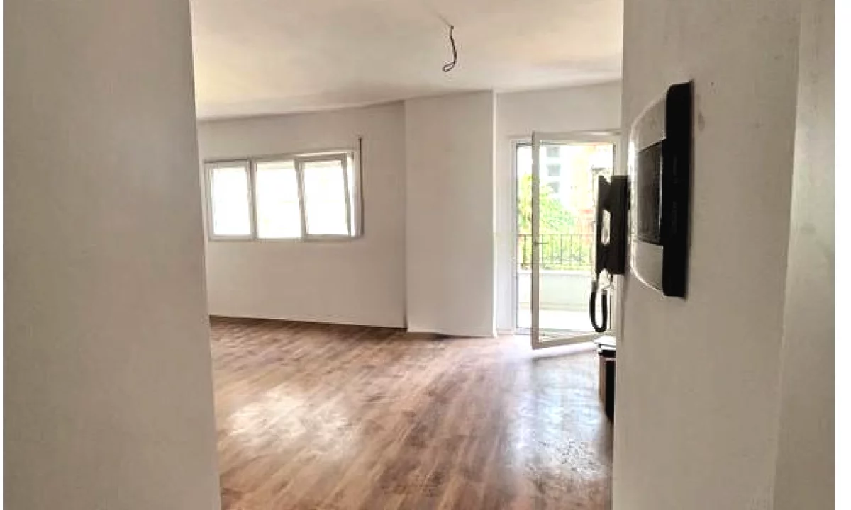 AMBIENT PER ZYRA ME QIRA TEK PAZARI I RI