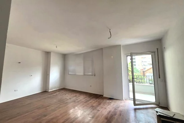 AMBIENT PER ZYRA ME QIRA TEK PAZARI I RI