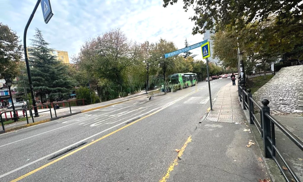 URA E TABAKEVE, AMBIENT KOMERCIAL PER QIRA