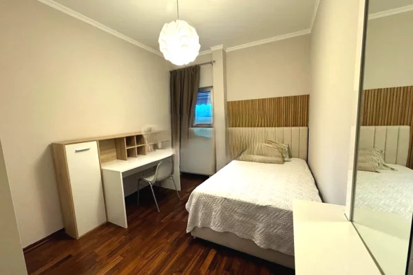 Shtepi me qera Apartament ne Tirane, 2+1, Mobilimi E mobiluar, Pagesa 1,500  Euro.