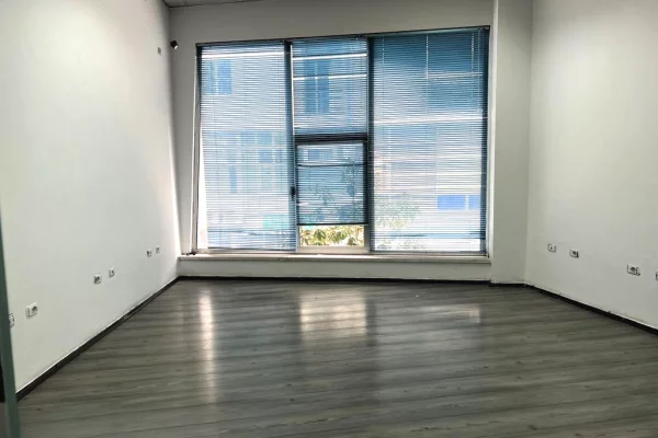 AMBJENT KOMERCIAL PER QIRA 183m, KOMUNA E PARISIT