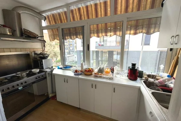 Shtepi ne shitje Apartament ne Tirane, 1+1, Mobilimi E mobiluar, Pagesa 115,000  Euro.