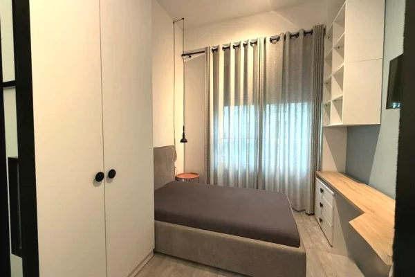 Shtepi ne shitje Apartament ne Tirane, 2+1, Mobilimi E mobiluar, Pagesa 165,000  Euro.