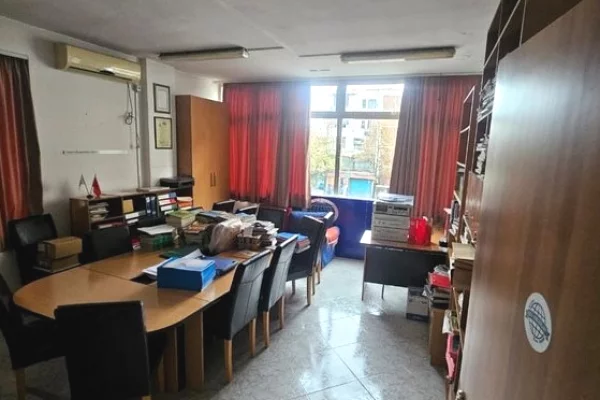 Business Property for Rent 3+1 in Tirana - 1,100 Euro
