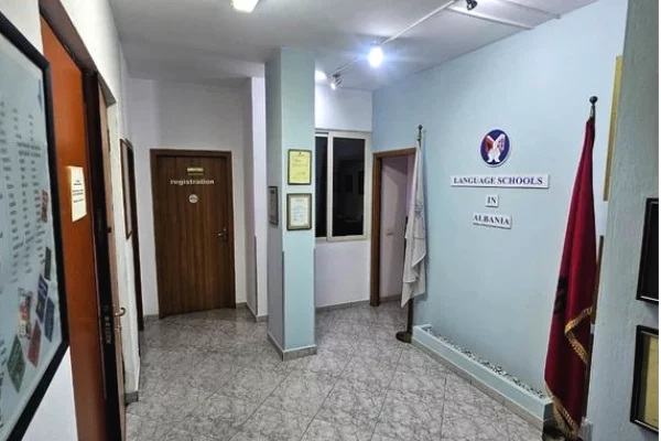 Business Property for Rent 3+1 in Tirana - 1,100 Euro