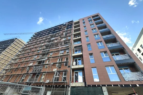 Shitet apartament 2+1 Bulevardi I Ri