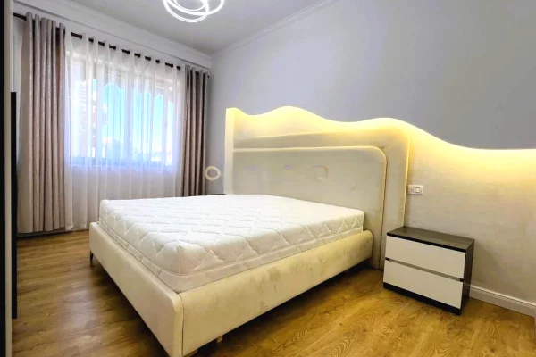 Shtepi ne shitje Apartament ne Tirane, 2+1, Mobilimi E mobiluar, Pagesa 173,000  Euro.