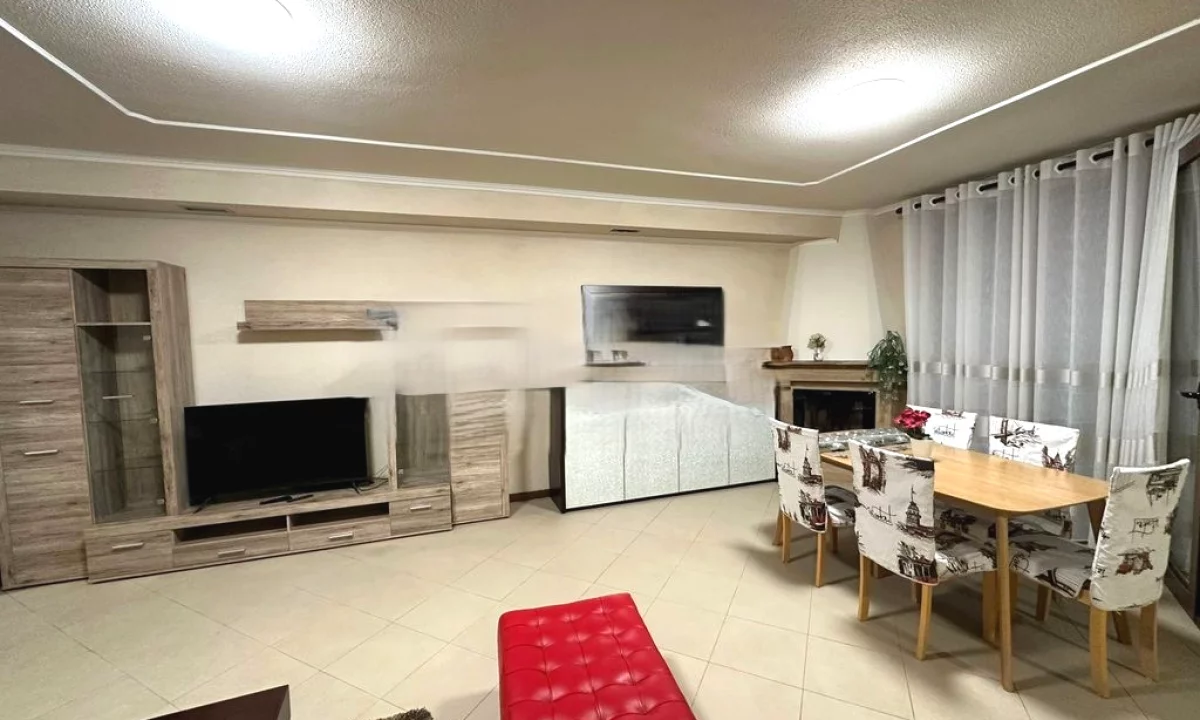 Shtepi me qera Apartament ne Tirane, 3+1, Mobilimi E mobiluar, Pagesa 1,000  Euro.