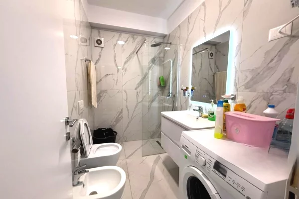 Shtepi ne shitje Apartament ne Tirane, 2+1, Mobilimi E mobiluar, Pagesa 155,000  Euro.