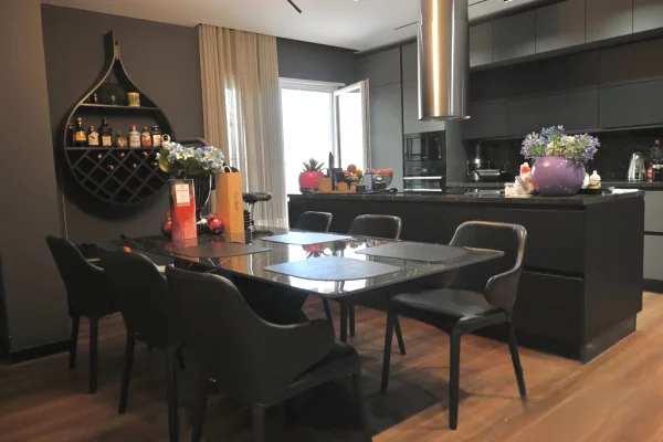 Shtepi ne shitje Apartament ne Tirane, 2+1, Mobilimi E mobiluar, Pagesa 450,000  Euro.