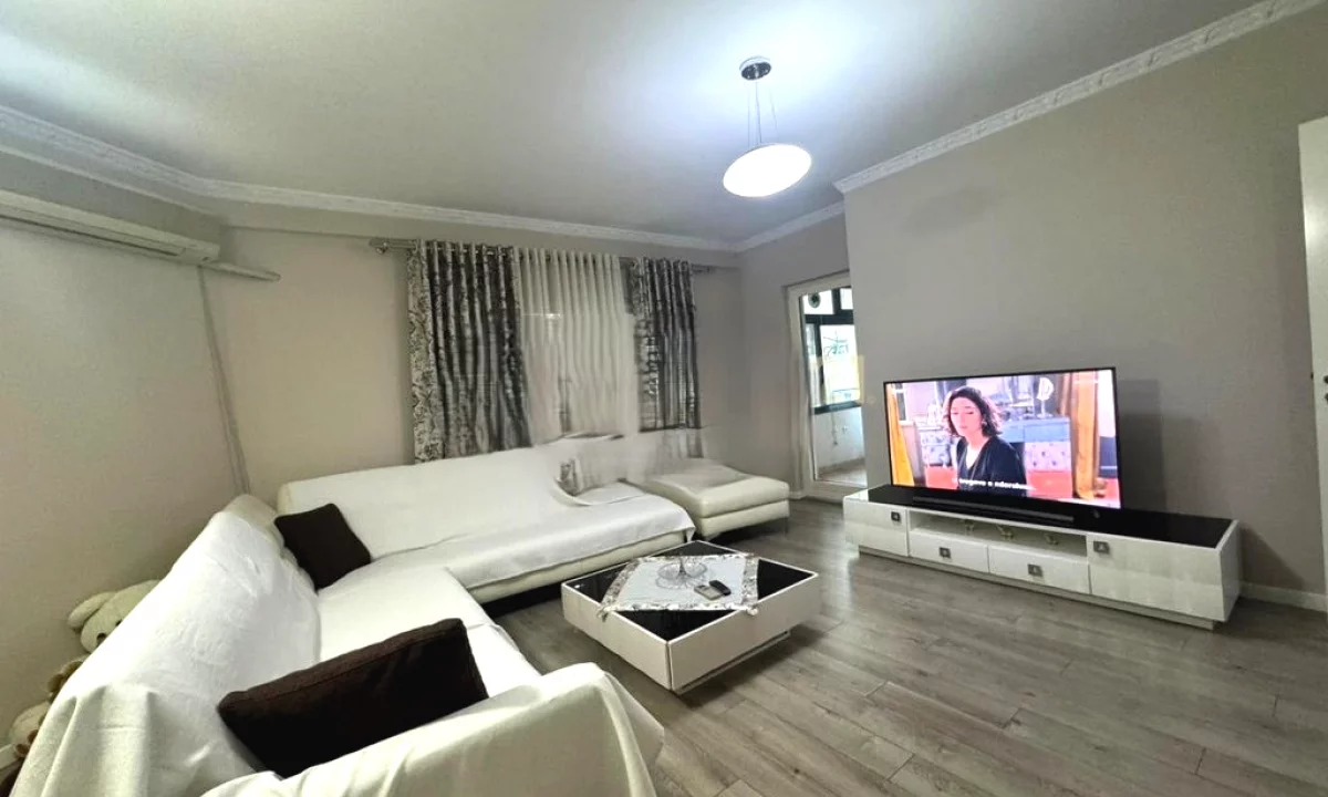 Shtepi ne shitje Apartament ne Tirane, 2+1, Mobilimi E mobiluar, Pagesa 251,000  Euro.