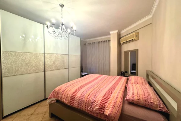 Shtepi ne shitje Apartament ne Tirane, 2+1, Mobilimi E mobiluar, Pagesa 251,000  Euro.