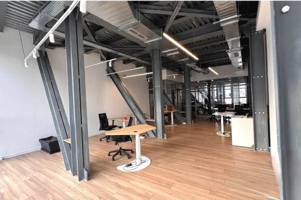 Jepet me qira ambient per zyra i mobiluar – Komuna e Parisit, prane Kika 2