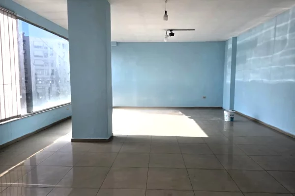 AMBIENT KOMERCIAL OPEN SPACE NE YZBERISH