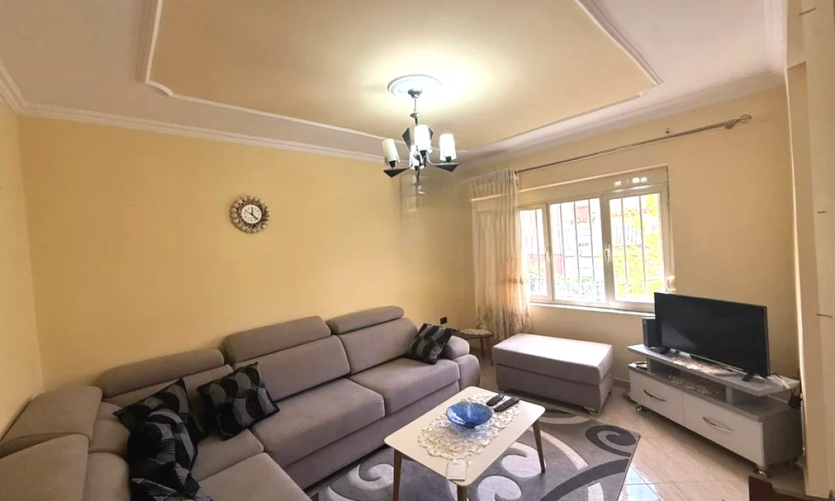Appartamento in vendita a Tirana 1+1, SemiArredato
