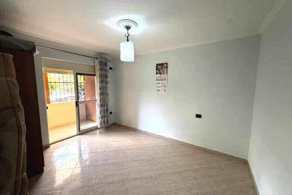 Appartamento in vendita a Tirana 1+1, SemiArredato