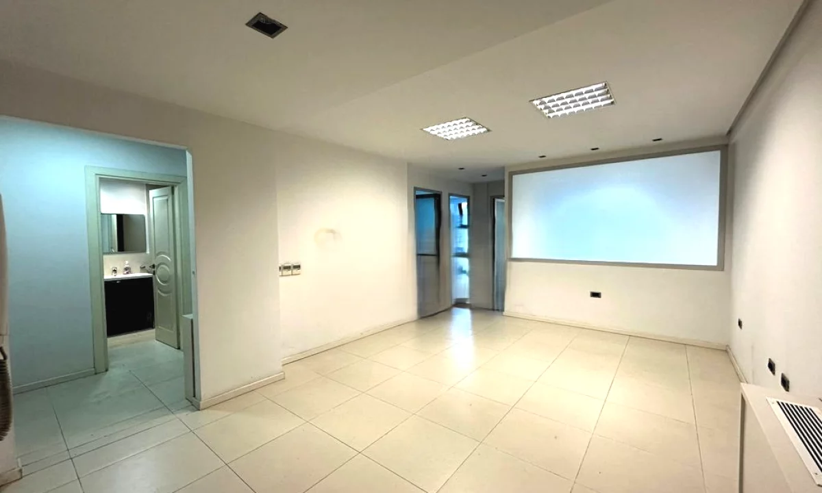 Qira, Ambient, Rruga e Elbasanit