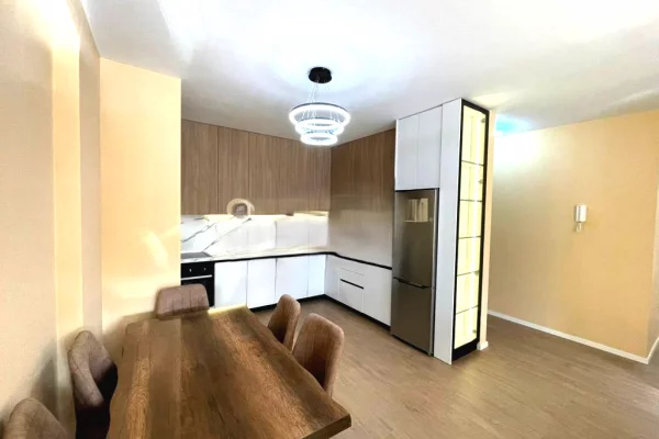 Shtepi me qera Apartament ne Tirane, 2+1, Mobilimi E mobiluar, Pagesa 1,300  Euro.