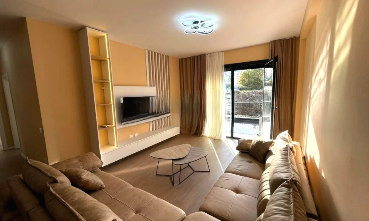 Shtepi me qera Apartament ne Tirane, 2+1, Mobilimi E mobiluar, Pagesa 1,300  Euro.