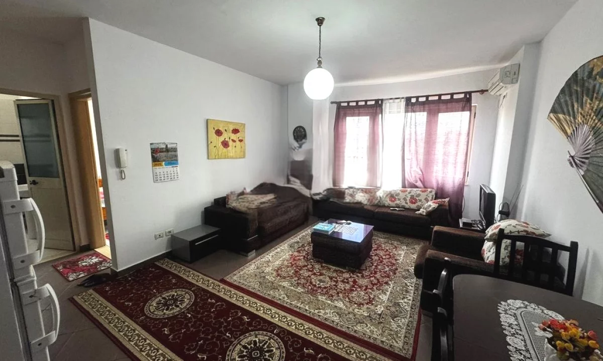 Shtepi me qera Apartament ne Tirane, 1+1, Mobilimi E mobiluar, Pagesa 550  Euro.