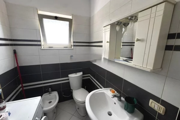 Shtepi me qera Apartament ne Tirane, 1+1, Mobilimi E mobiluar, Pagesa 550  Euro.