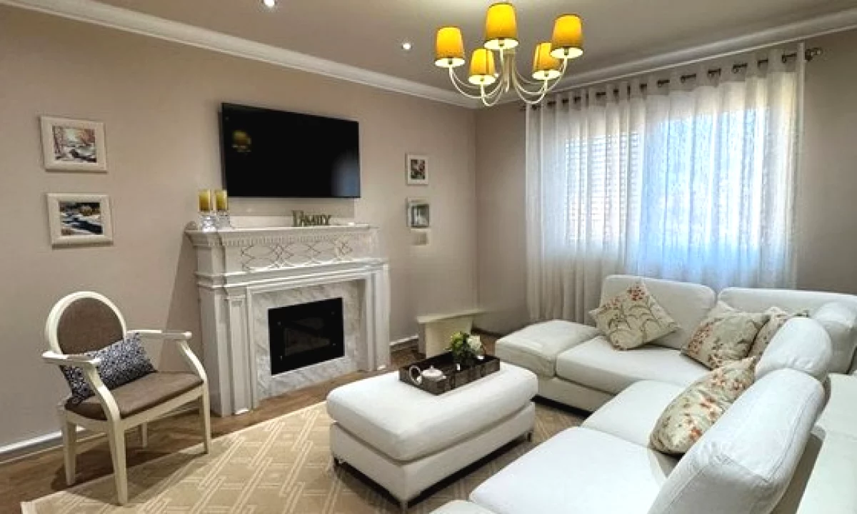 Shtepi me qera Apartament ne Tirane, 2+1, Mobilimi E mobiluar, Pagesa 1,400  Euro.