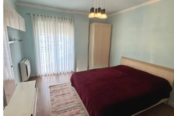 Shtepi me qera Apartament ne Tirane, 2+1, Mobilimi E mobiluar, Pagesa 1,400  Euro.