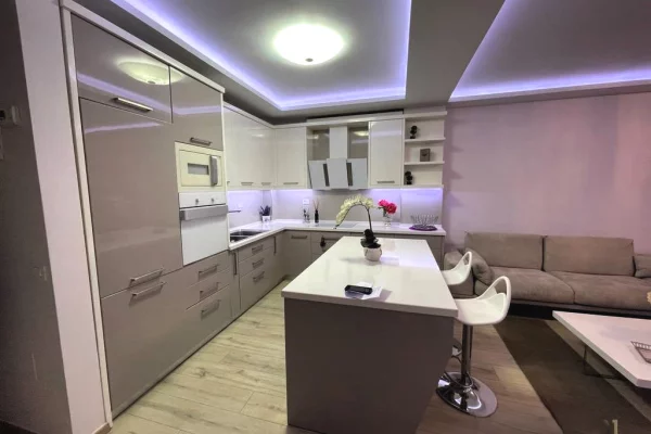 Shtepi me qera Apartament ne Tirane, 2+1, Mobilimi E mobiluar, Pagesa 1,300  Euro.