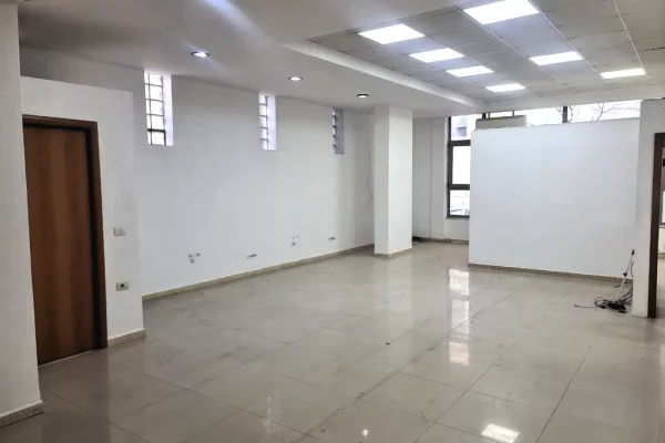 ZYRE ME QIRA TEK RR.KAVAJES