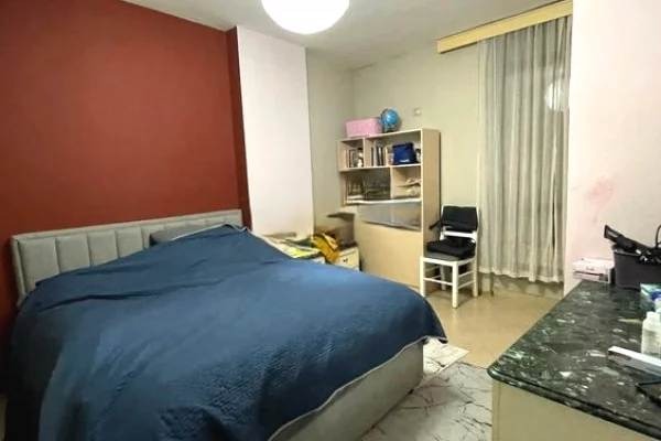 Shtepi ne shitje Apartament ne Tirane, 2+1, Mobilimi E mobiluar, Pagesa 165,000  Euro.