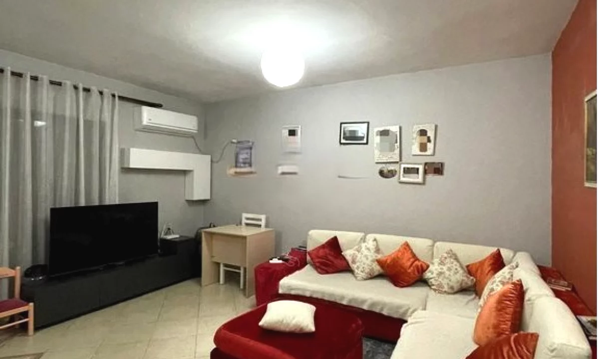 Shtepi ne shitje Apartament ne Tirane, 2+1, Mobilimi E mobiluar, Pagesa 165,000  Euro.