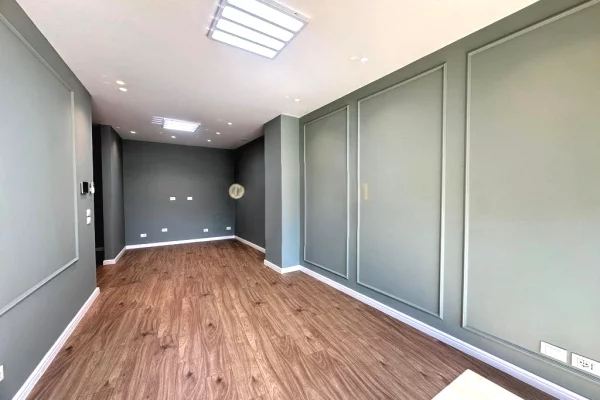 Zyra per Qira tek Lake View