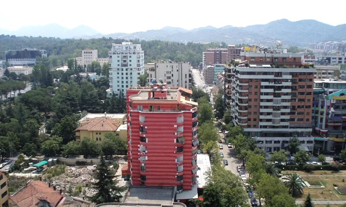 Njesi komerciale per shitje, kat zero ne zonen e Ish - Bllokut, kthim i sigurt investimi !