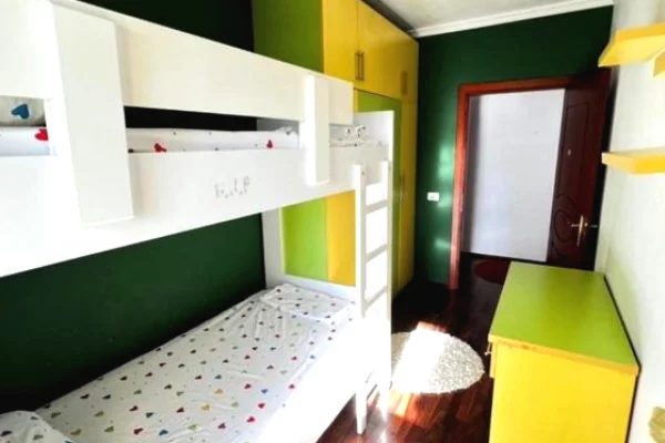 Shtepi me qera Apartament ne Tirane, 2+1, Mobilimi E mobiluar, Pagesa 800  Euro.