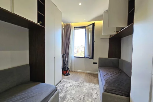 Shtepi me qera Vila Luksoze ne Tirane, 3+1, Mobilimi E mobiluar, Pagesa 2,000  Euro.