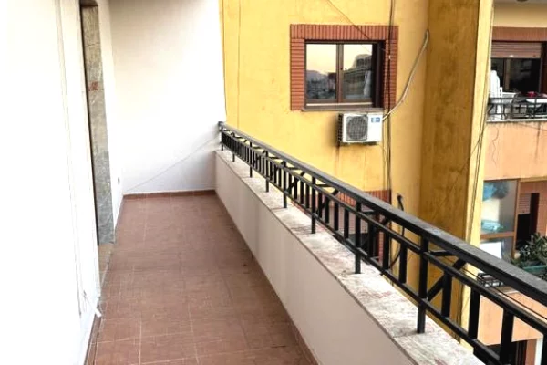 Zyre me qira tek Komuna e Parisit