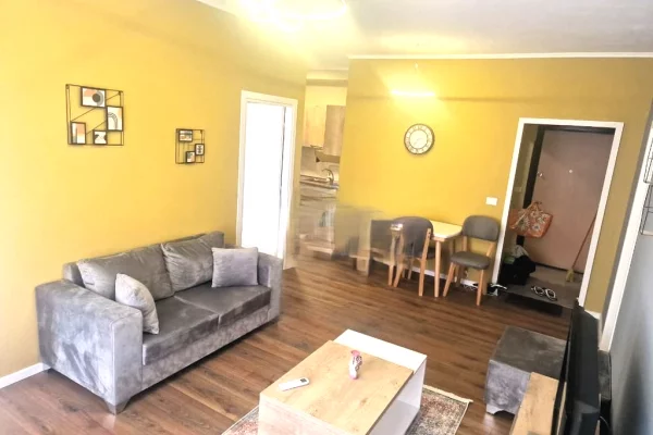 Shtepi me qera 2+1 ne Tirane - 700 Euro