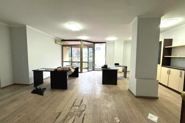 Shtepi ne shitje Apartament ne Tirane, 2+1, Mobilimi Bosh, pa mobiluar, Pagesa 258,000  Euro.