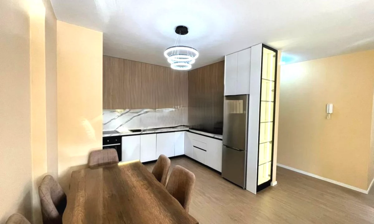 Shtepi me qera Apartament ne Tirane, 2+1, Mobilimi E mobiluar, Pagesa 1,300  Euro.