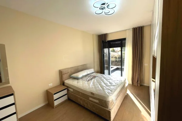 Shtepi me qera Apartament ne Tirane, 2+1, Mobilimi E mobiluar, Pagesa 1,300  Euro.