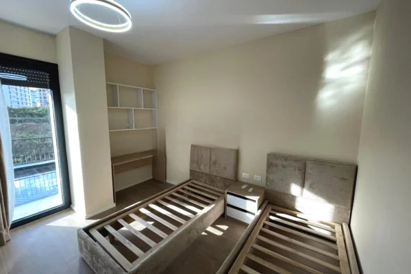 Shtepi me qera Apartament ne Tirane, 2+1, Mobilimi E mobiluar, Pagesa 1,300  Euro.