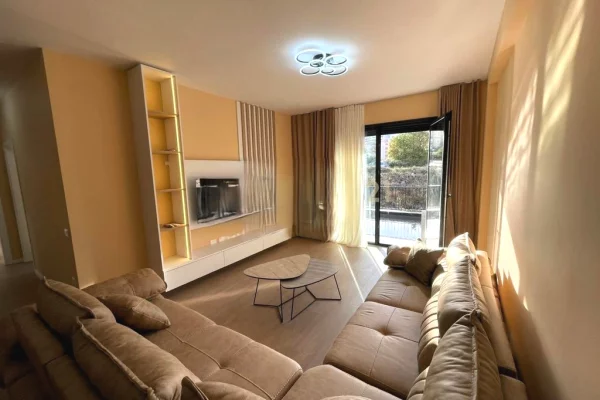 Shtepi me qera Apartament ne Tirane, 2+1, Mobilimi E mobiluar, Pagesa 1,300  Euro.