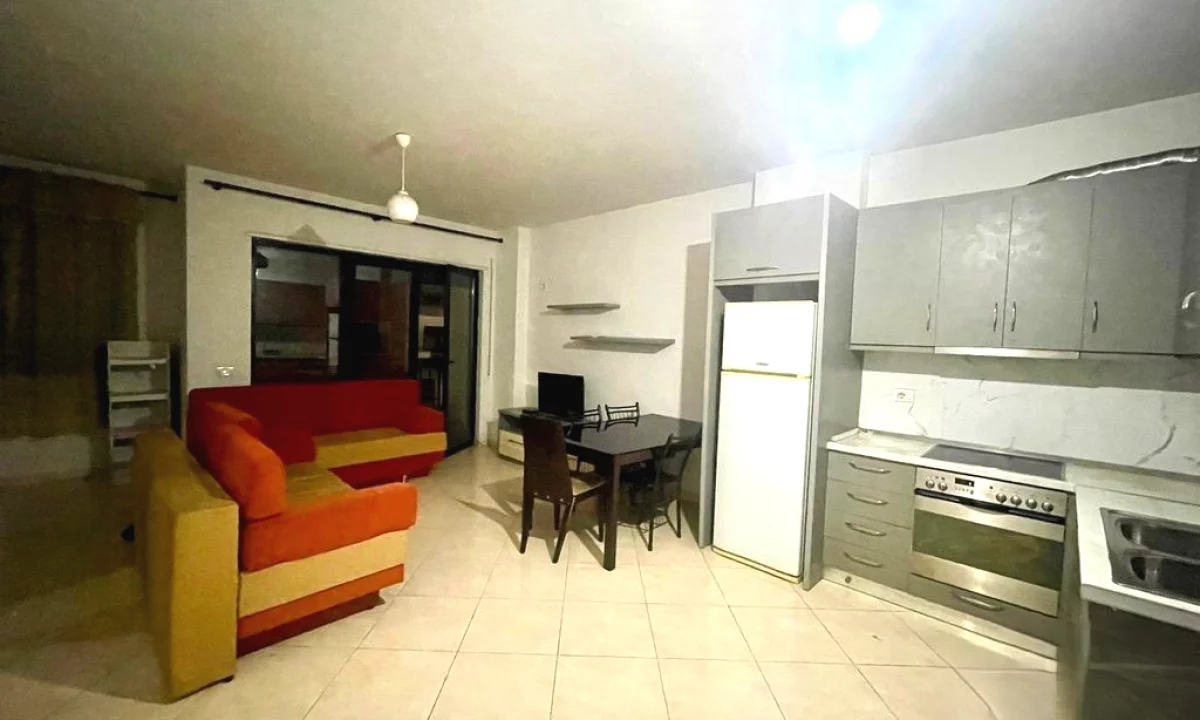 Appartamento in vendita a Tirana 2+1, SemiArredato