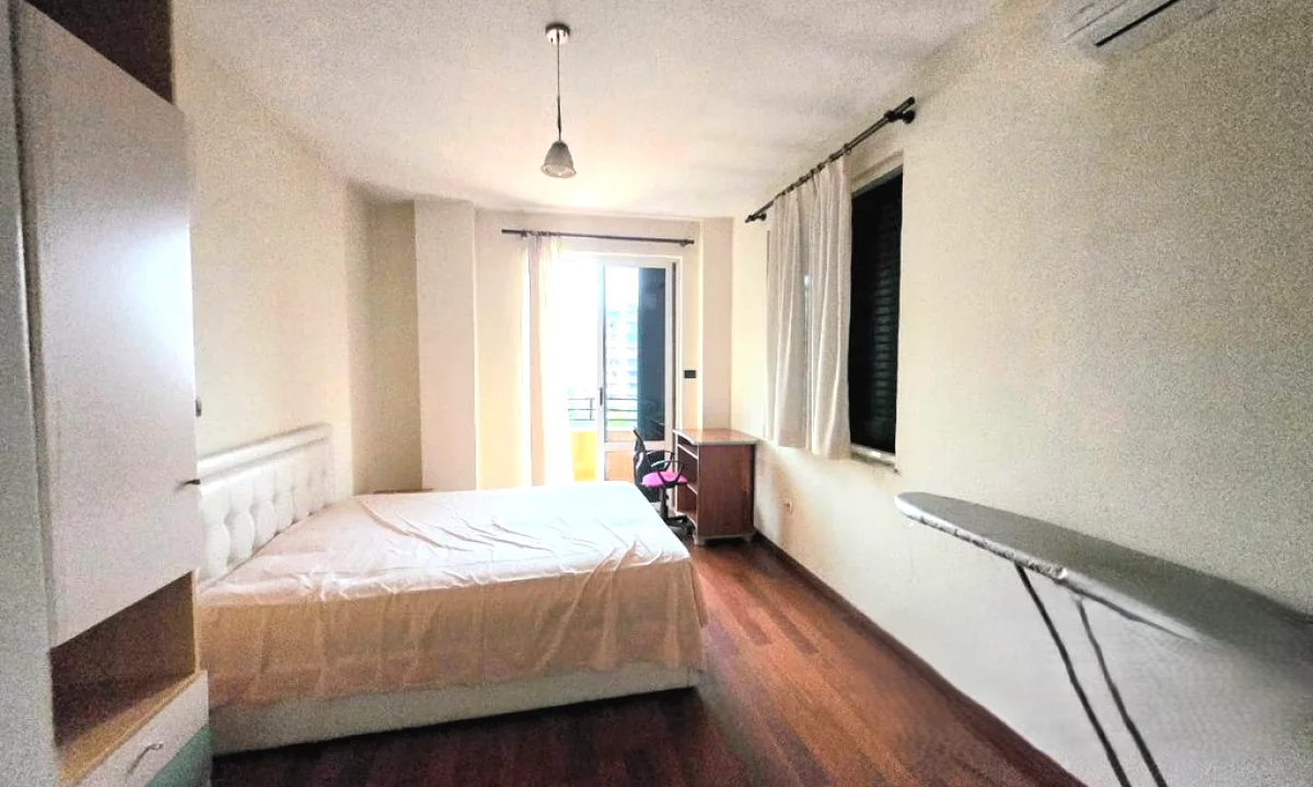 Shtepi me qera Apartament ne Tirane, 2+1, Mobilimi E mobiluar, Pagesa 1,300  Euro.