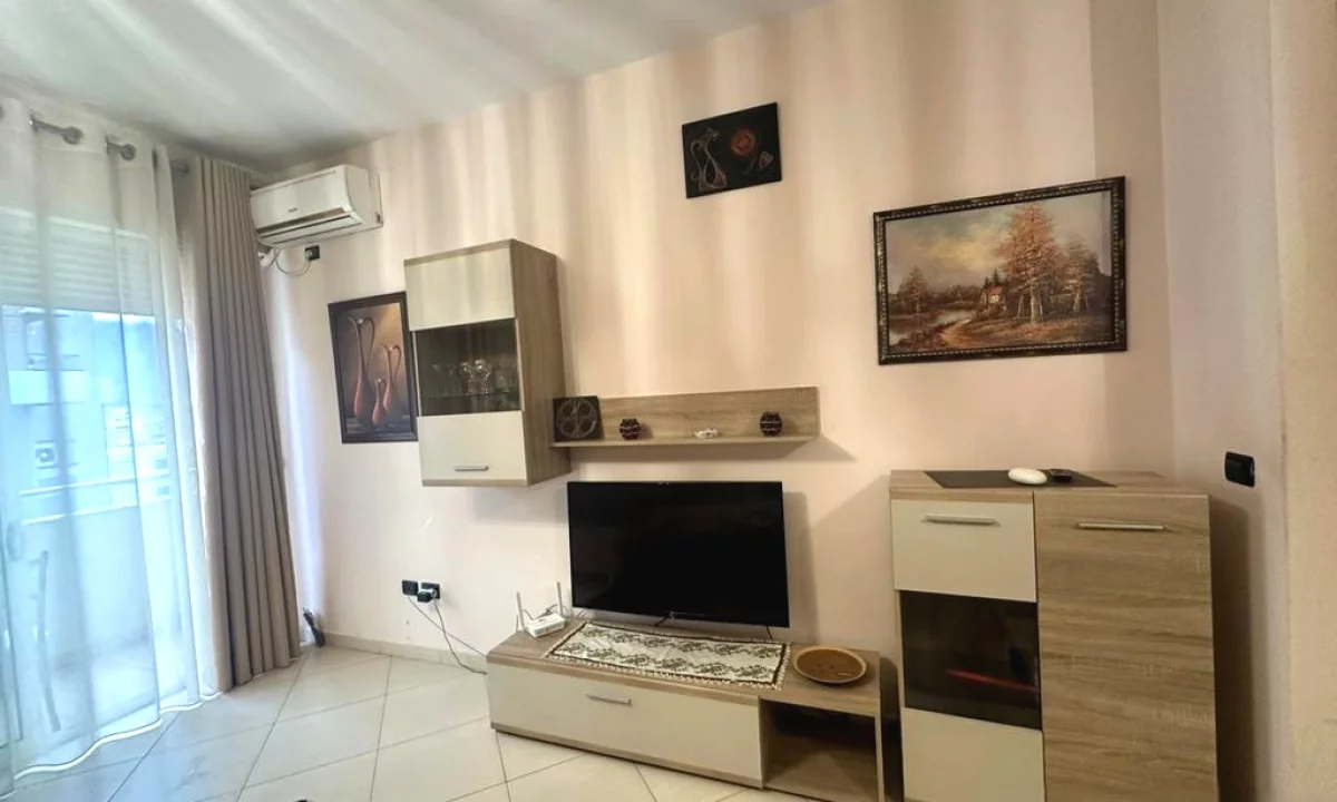 Shtepi me qera Apartament ne Tirane, 2+1, Mobilimi E mobiluar, Pagesa 700  Euro.